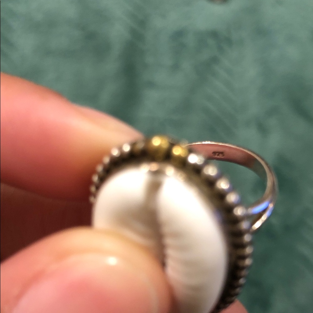 Elegant Silver and Gold Cowrie Shell Ring - Picture 4 of 5